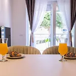 Brand New & Comfort Apartment L & L ,Free Parking + Close To Beach